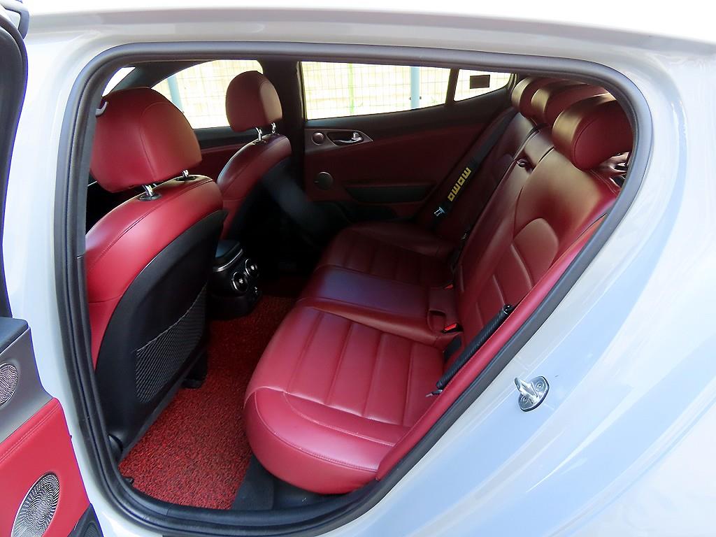 Kia Stinger — photo 06