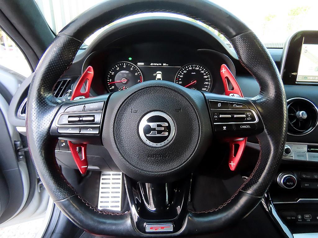 Kia Stinger — photo 08