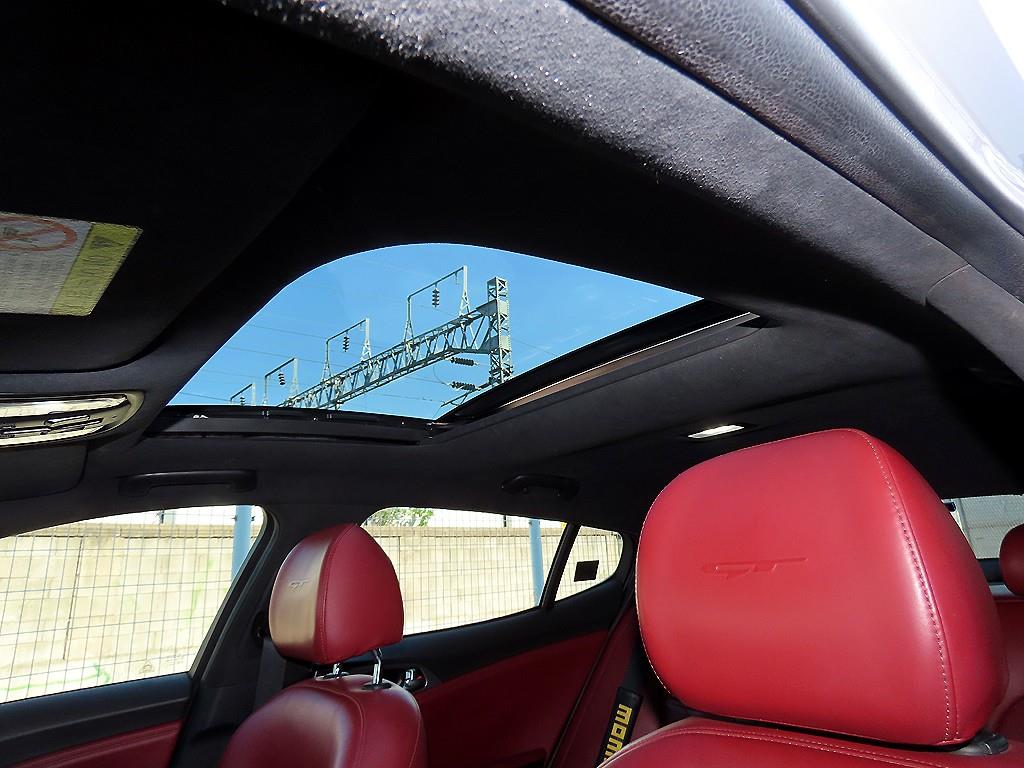 Kia Stinger — photo 17