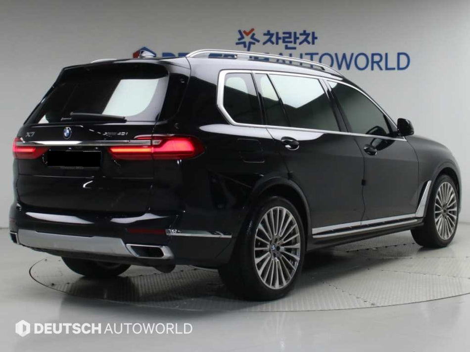 BMW X7 — photo 02