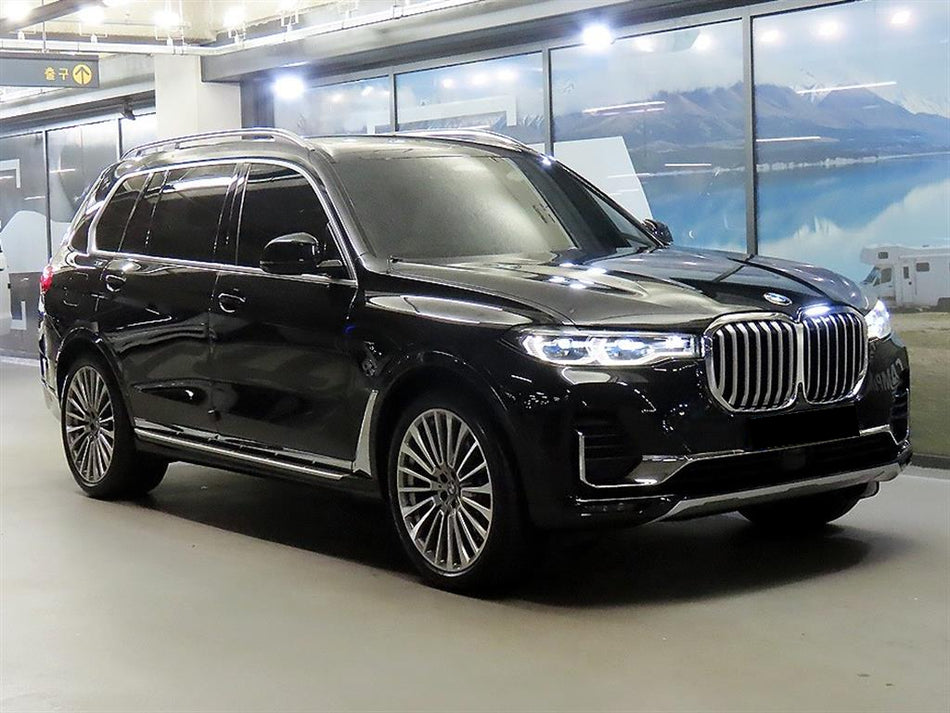 BMW X7 — photo 01