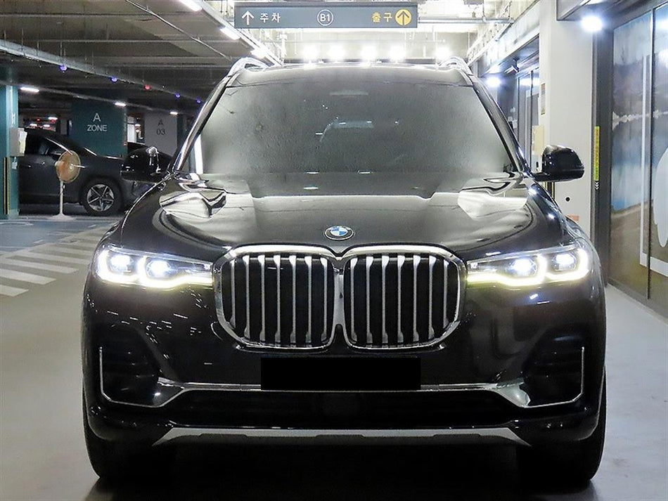 BMW X7 — photo 02