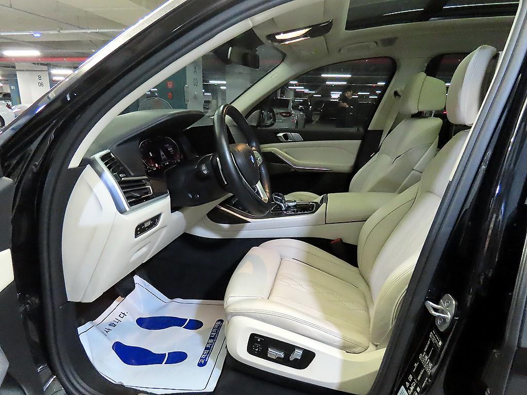 BMW X7 — photo 06