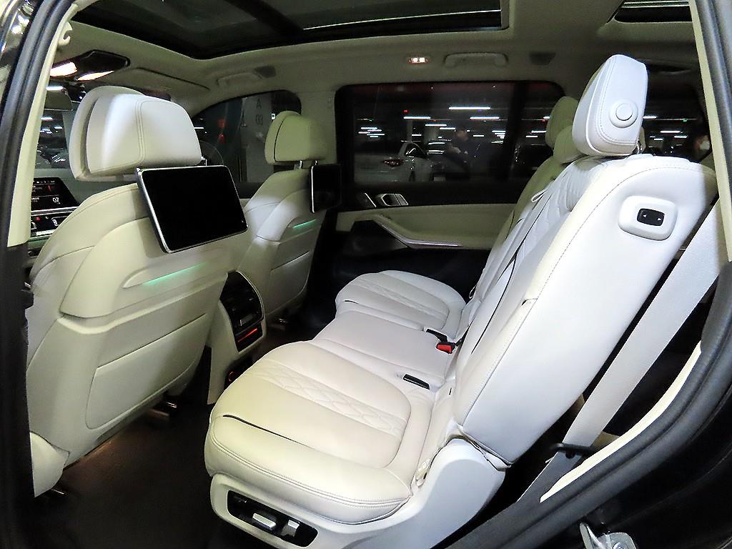 BMW X7 — photo 07