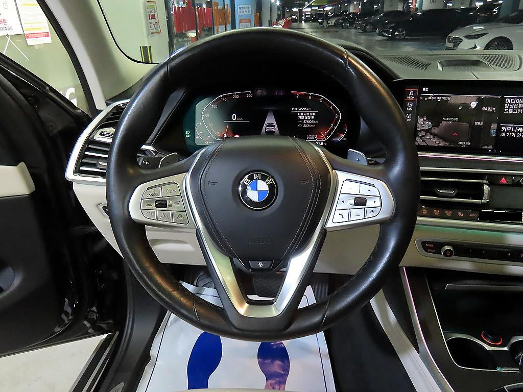 BMW X7 — photo 08