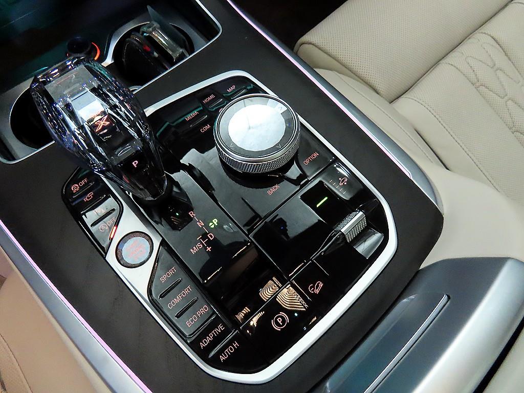 BMW X7 — photo 12