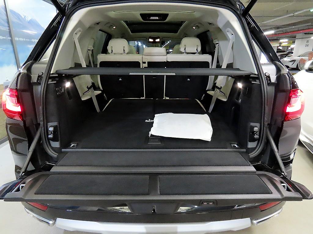 BMW X7 — photo 16