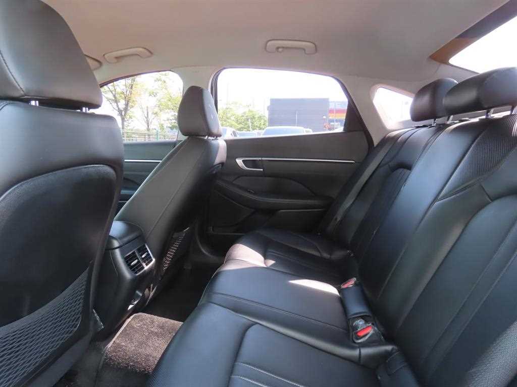 Hyundai Sonata — photo 06