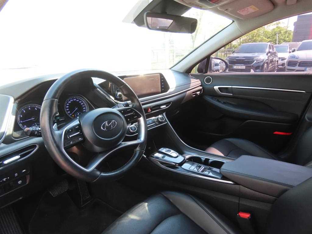 Hyundai Sonata — photo 16