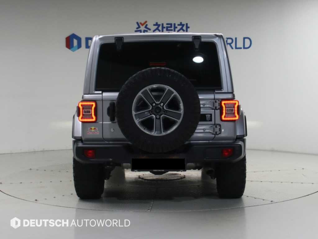 Jeep Wrangler — photo 04