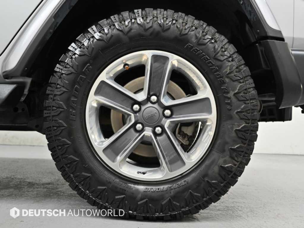 Jeep Wrangler — photo 05