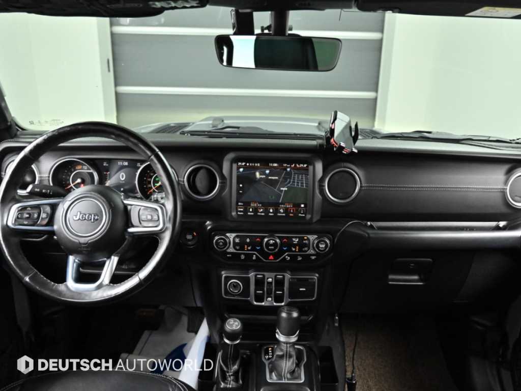 Jeep Wrangler — photo 07