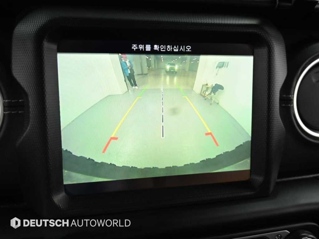 Jeep Wrangler — photo 15