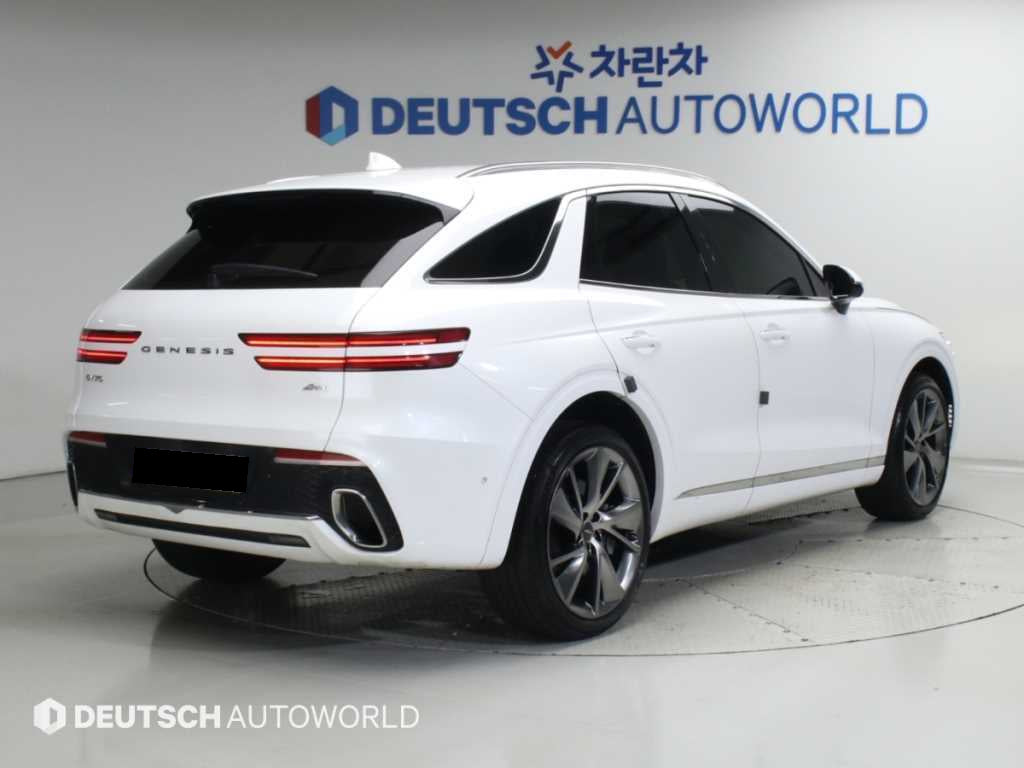 Genesis GV70 — photo 03