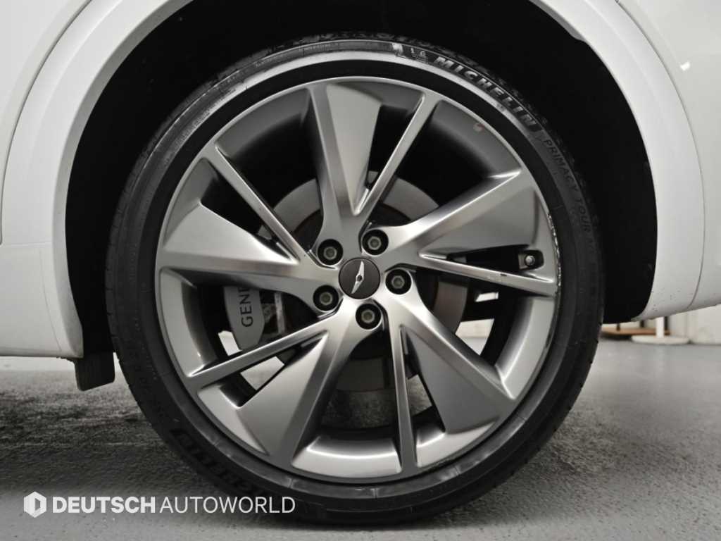 Genesis GV70 — photo 06