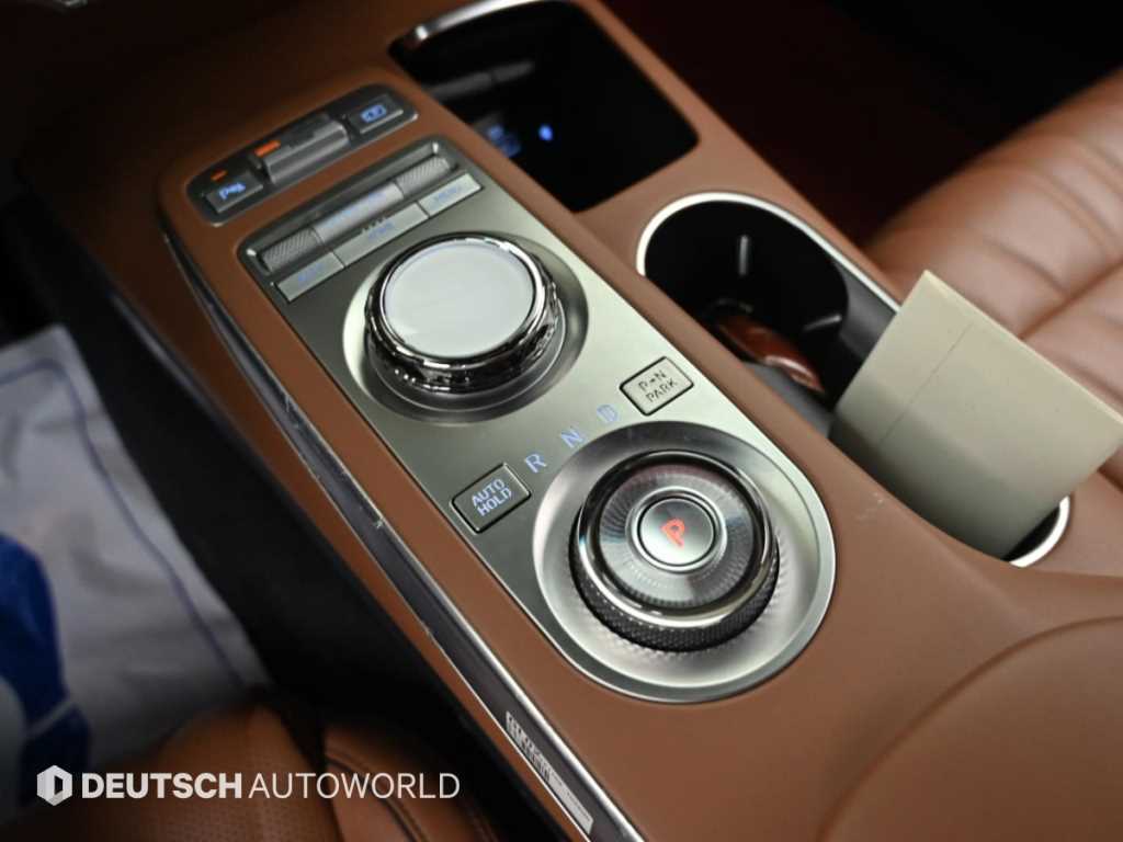 Genesis GV70 — photo 10