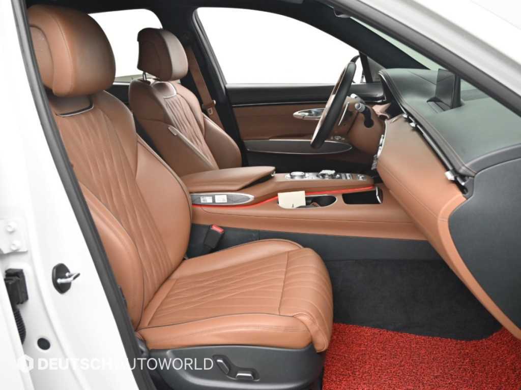 Genesis GV70 — photo 11