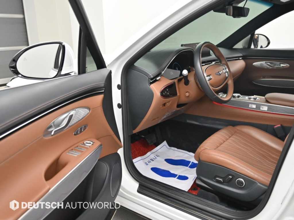Genesis GV70 — photo 12