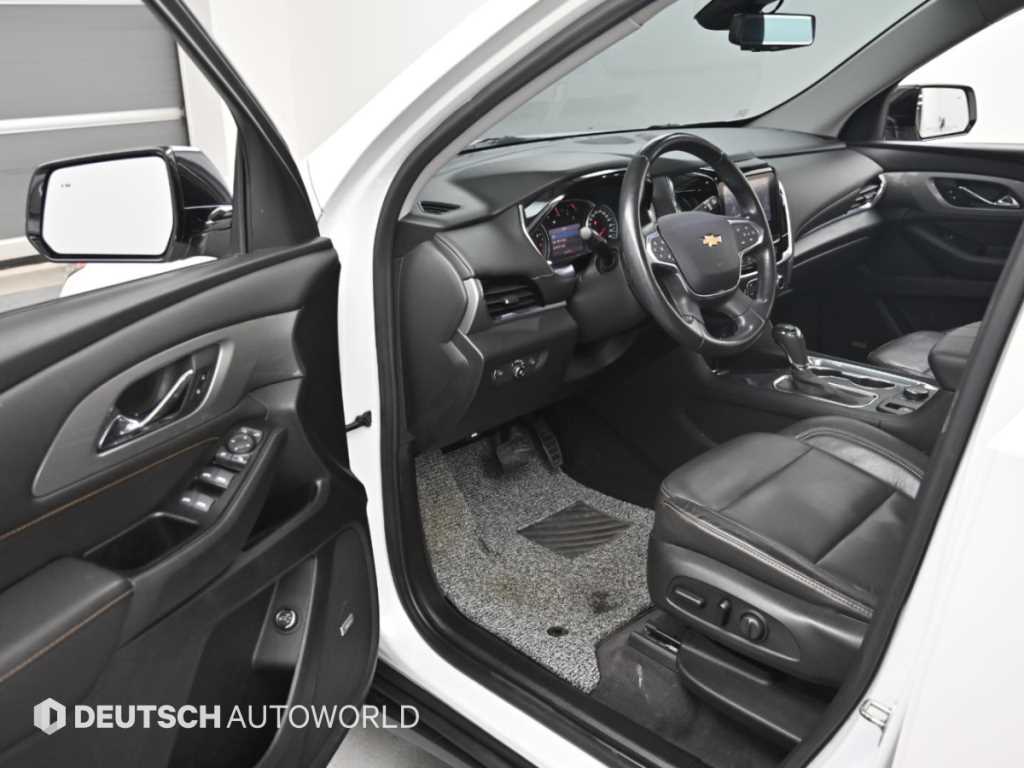 CHEVROLET Traverse — photo 11
