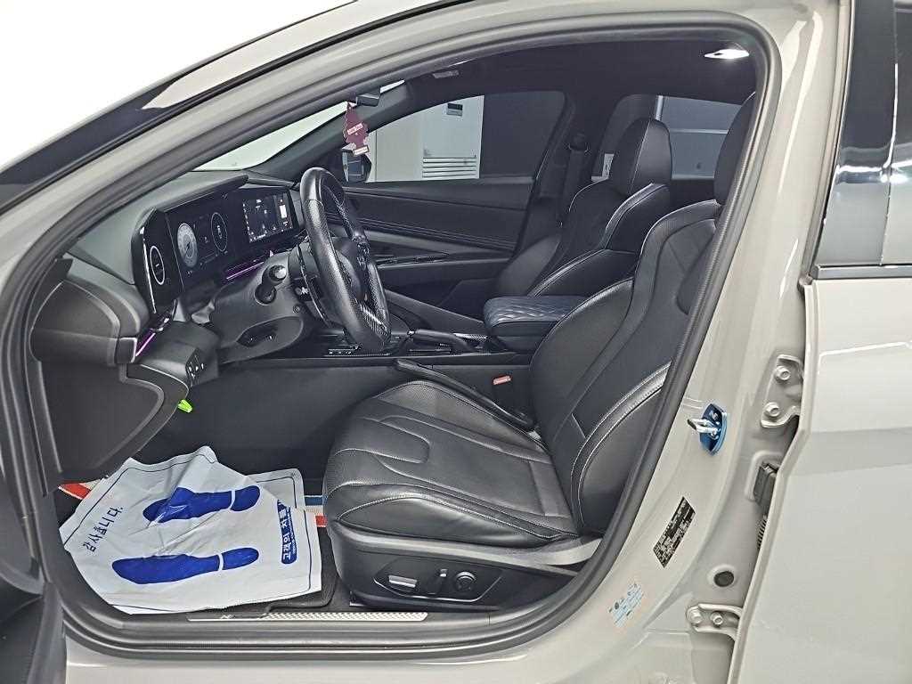 Hyundai Avante — photo 11