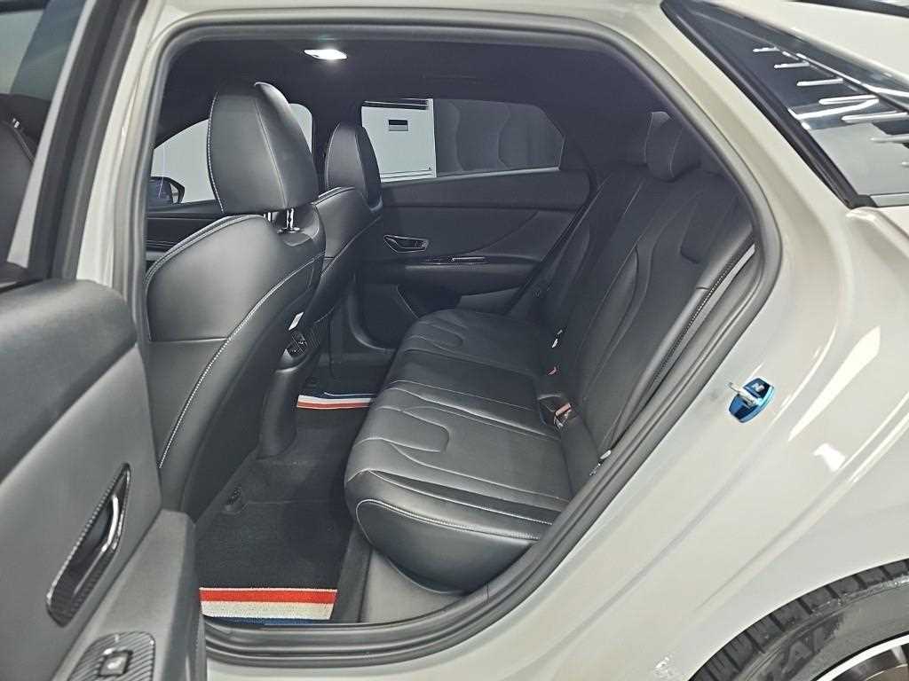 Hyundai Avante — photo 12