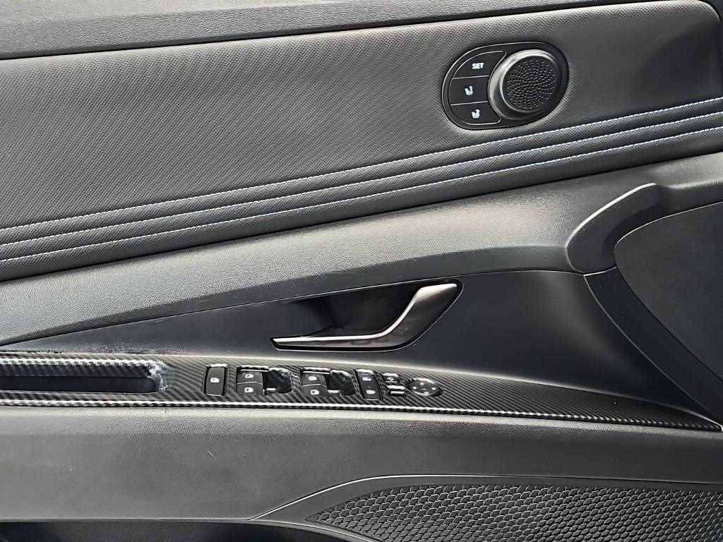 Hyundai Avante — photo 17