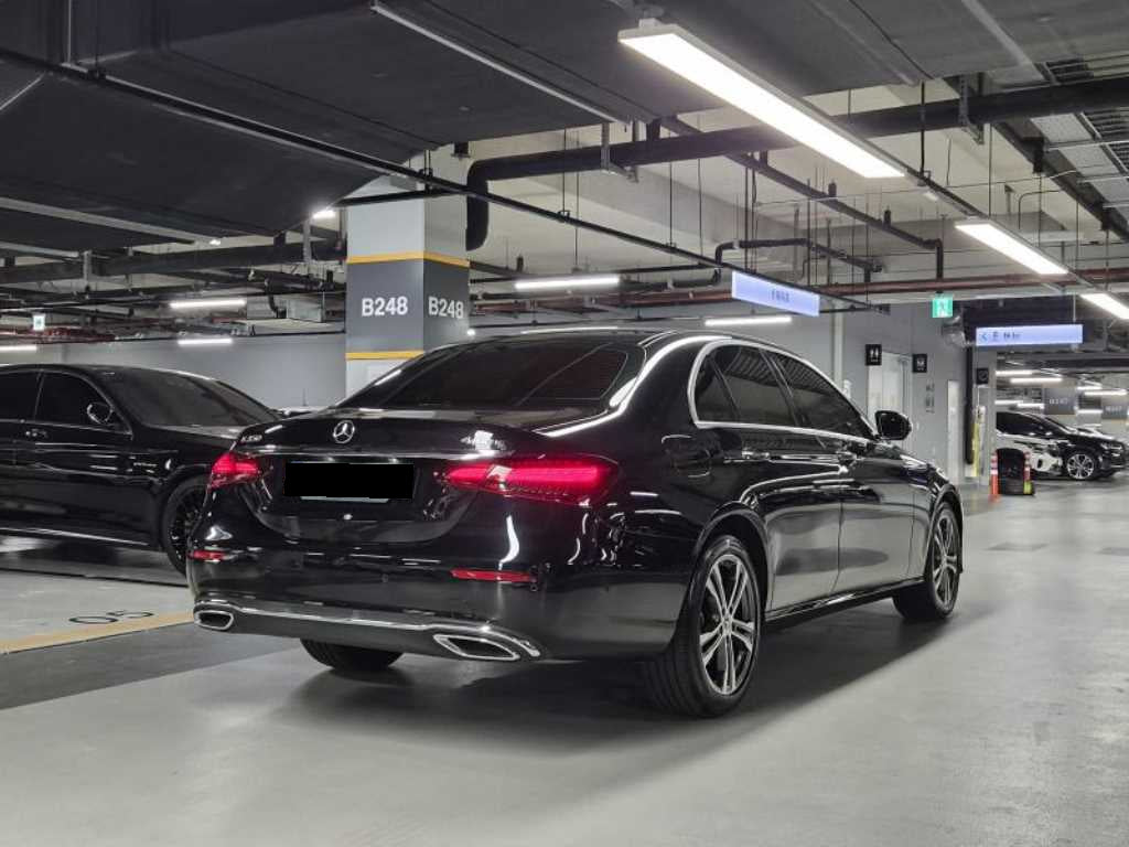 Mercedes-Benz E-Class — photo 03