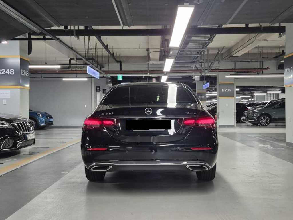 Mercedes-Benz E-Class — photo 04