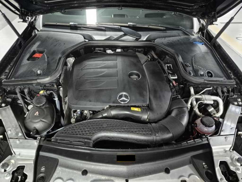 Mercedes-Benz E-Class — photo 06