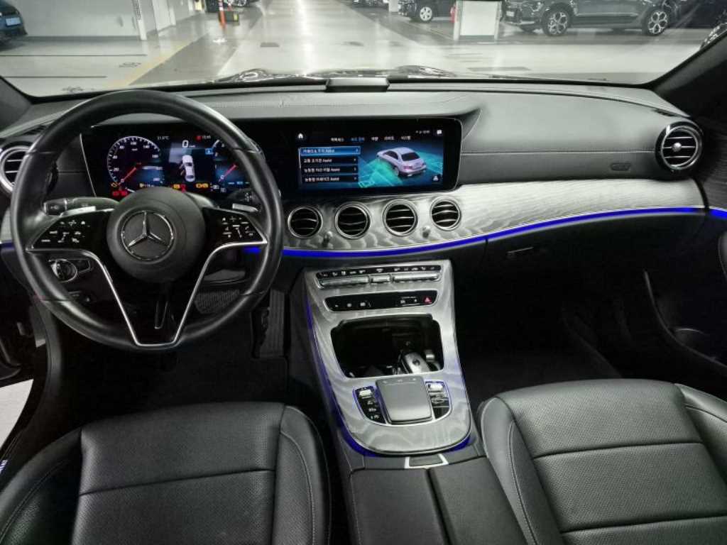 Mercedes-Benz E-Class — photo 07