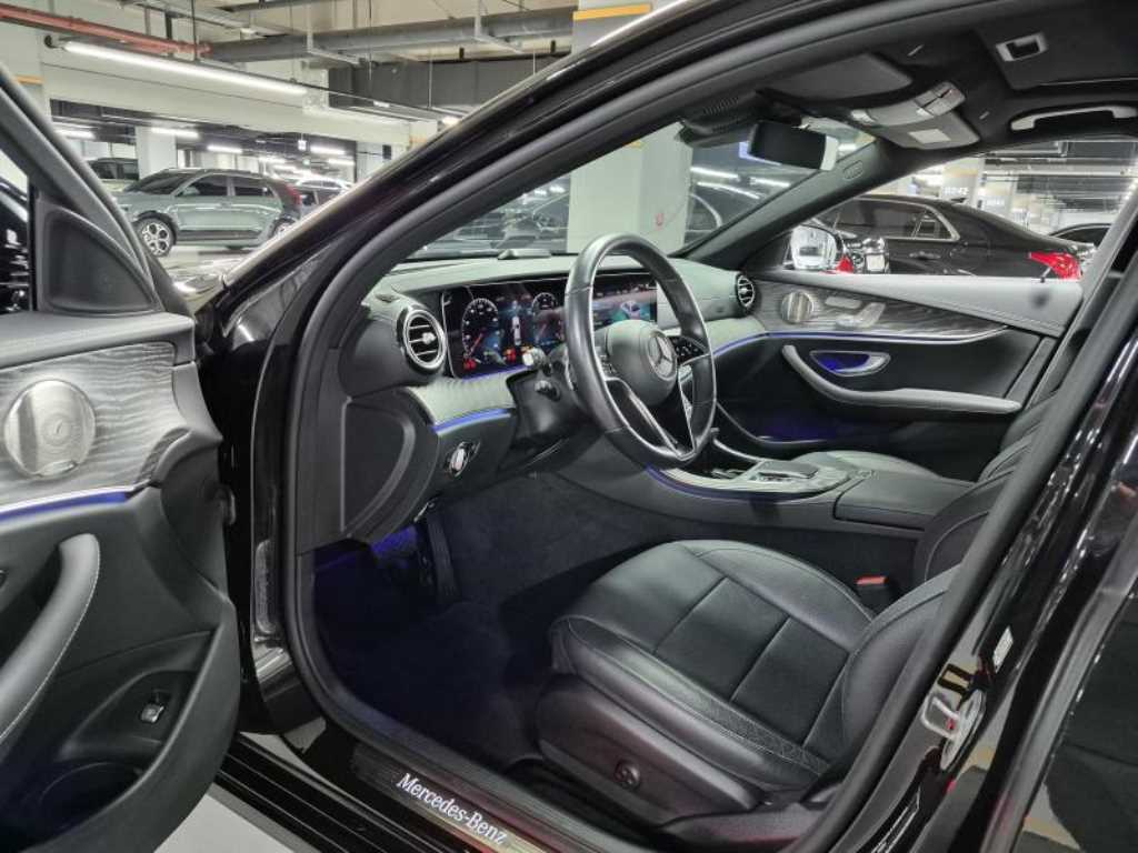 Mercedes-Benz E-Class — photo 08