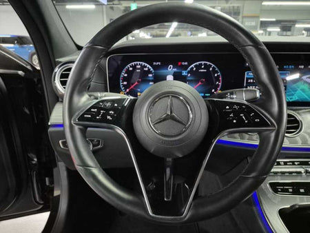 Mercedes-Benz E-Class — photo 11