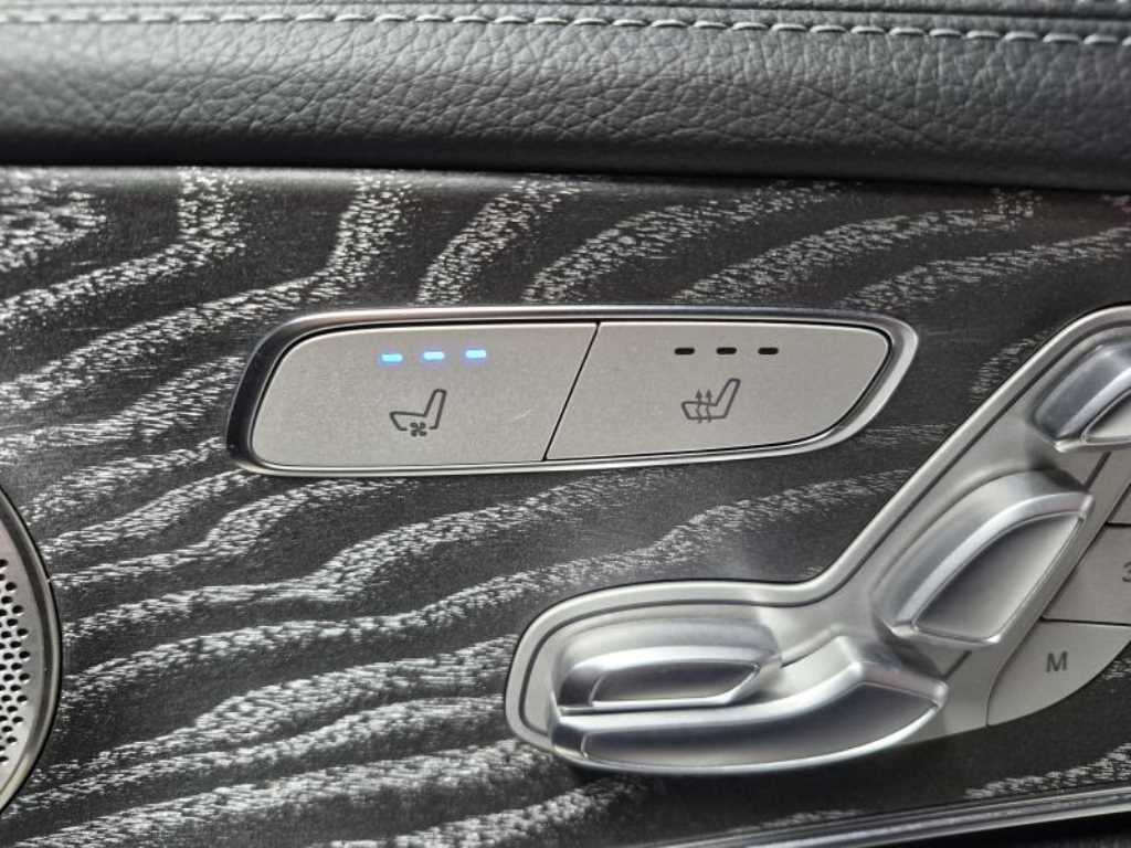 Mercedes-Benz E-Class — photo 12