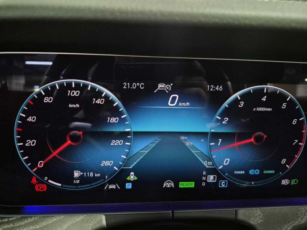 Mercedes-Benz E-Class — photo 13