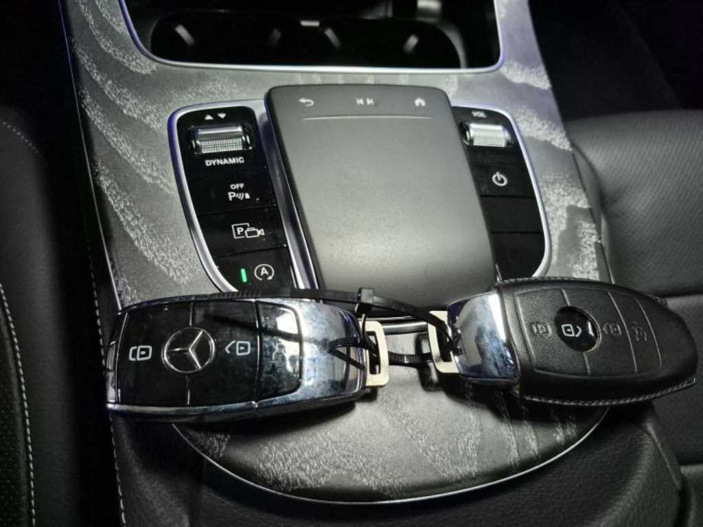 Mercedes-Benz E-Class — photo 17