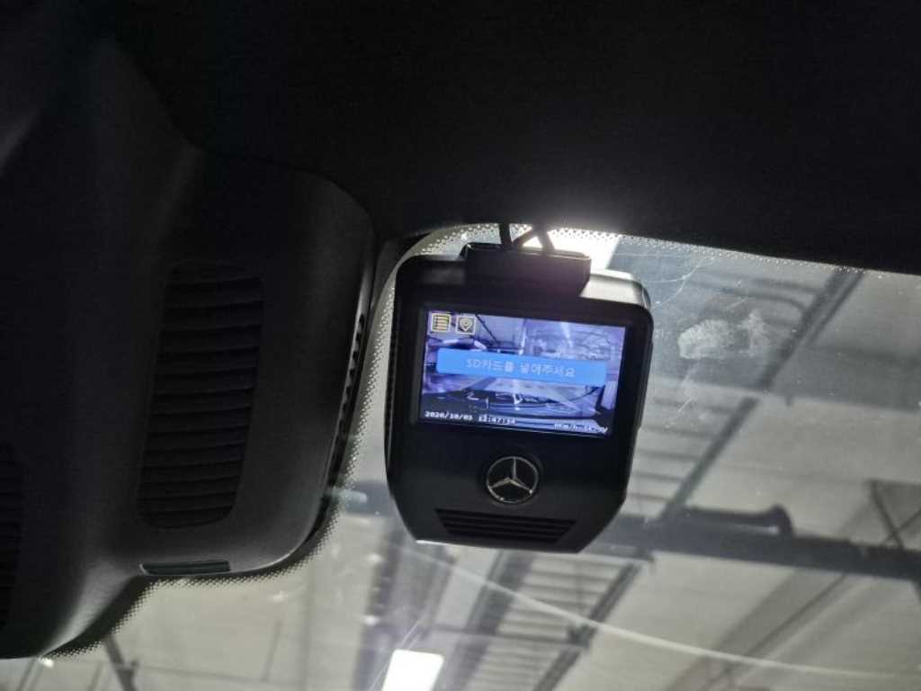 Mercedes-Benz E-Class — photo 18