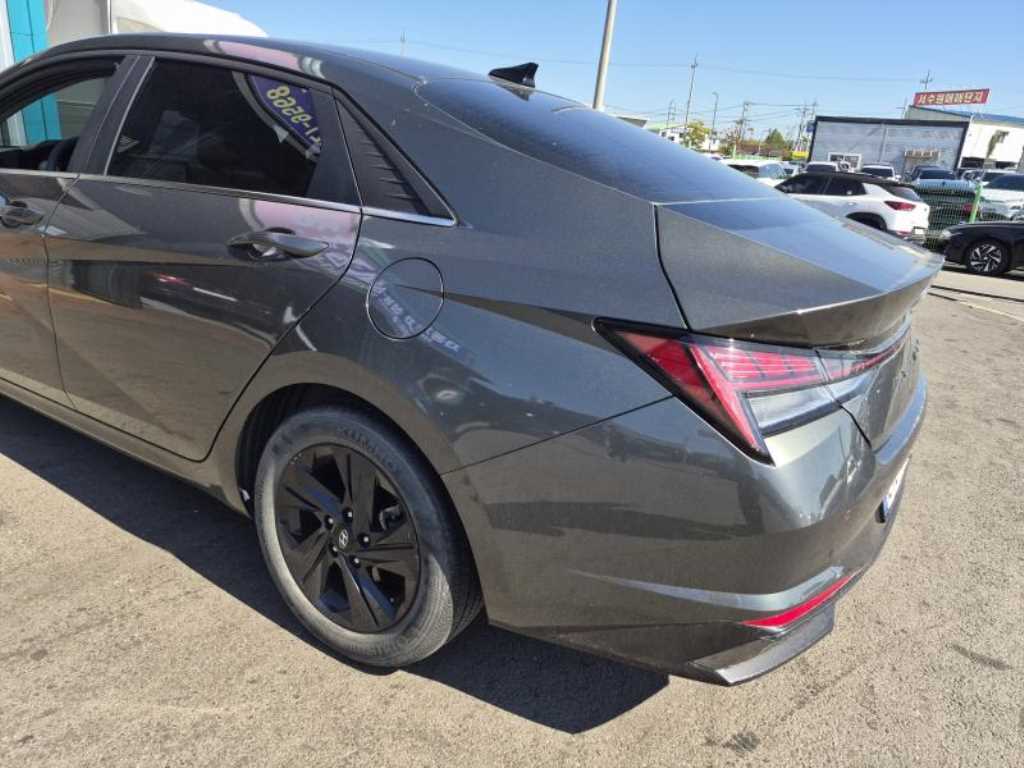 Hyundai Avante — photo 05
