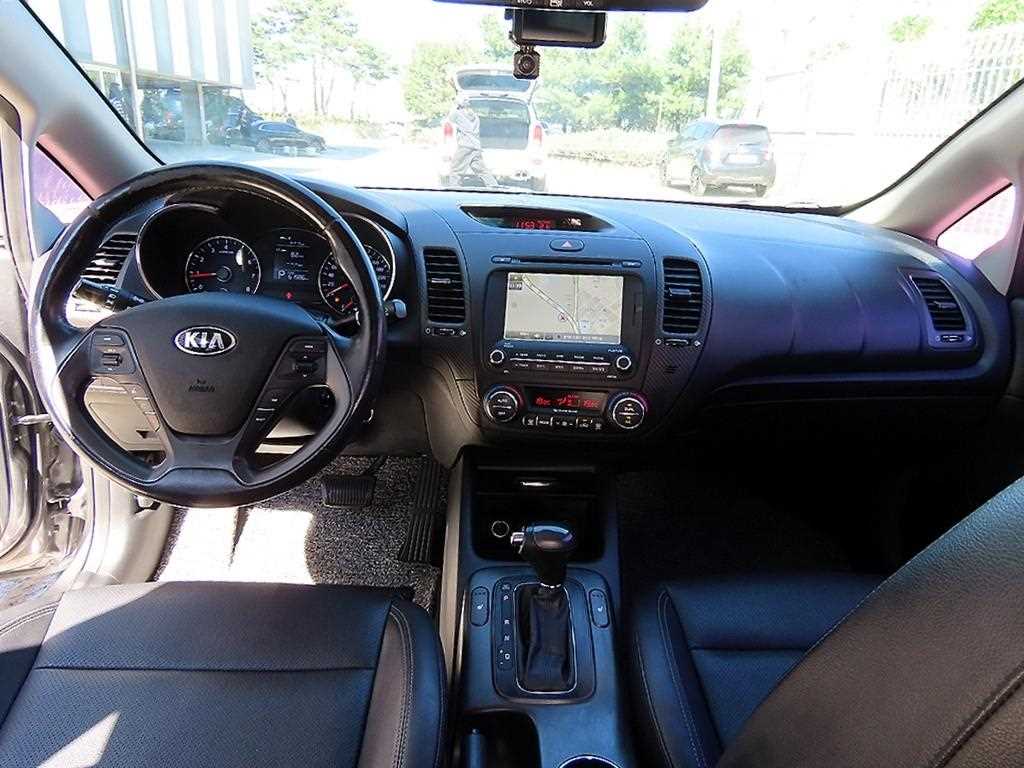 Kia K3 — photo 07