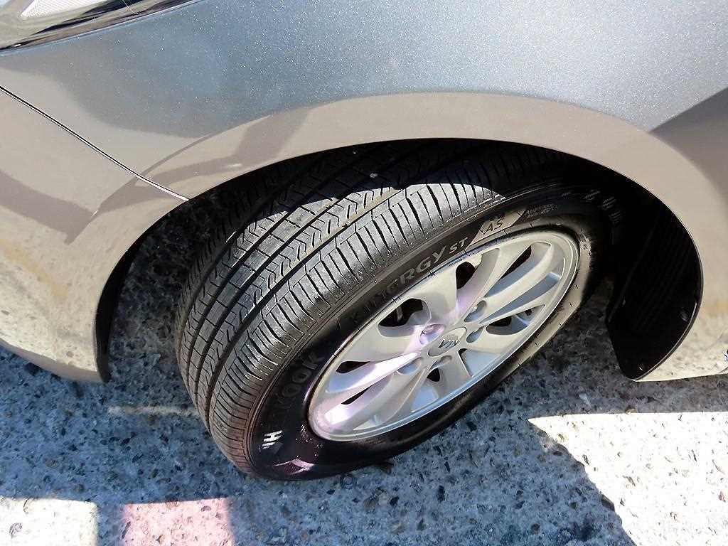 Kia K3 — photo 19