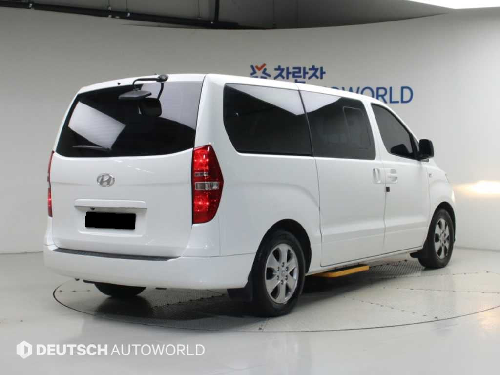 Hyundai Starex — photo 02