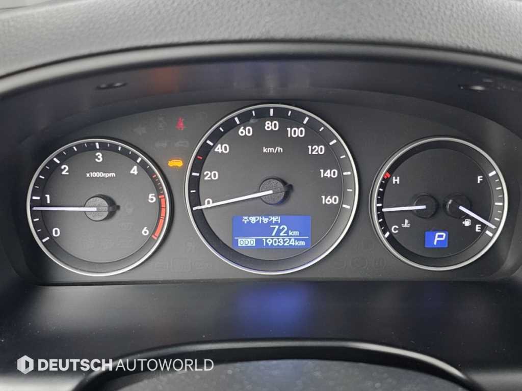 Hyundai Starex — photo 08