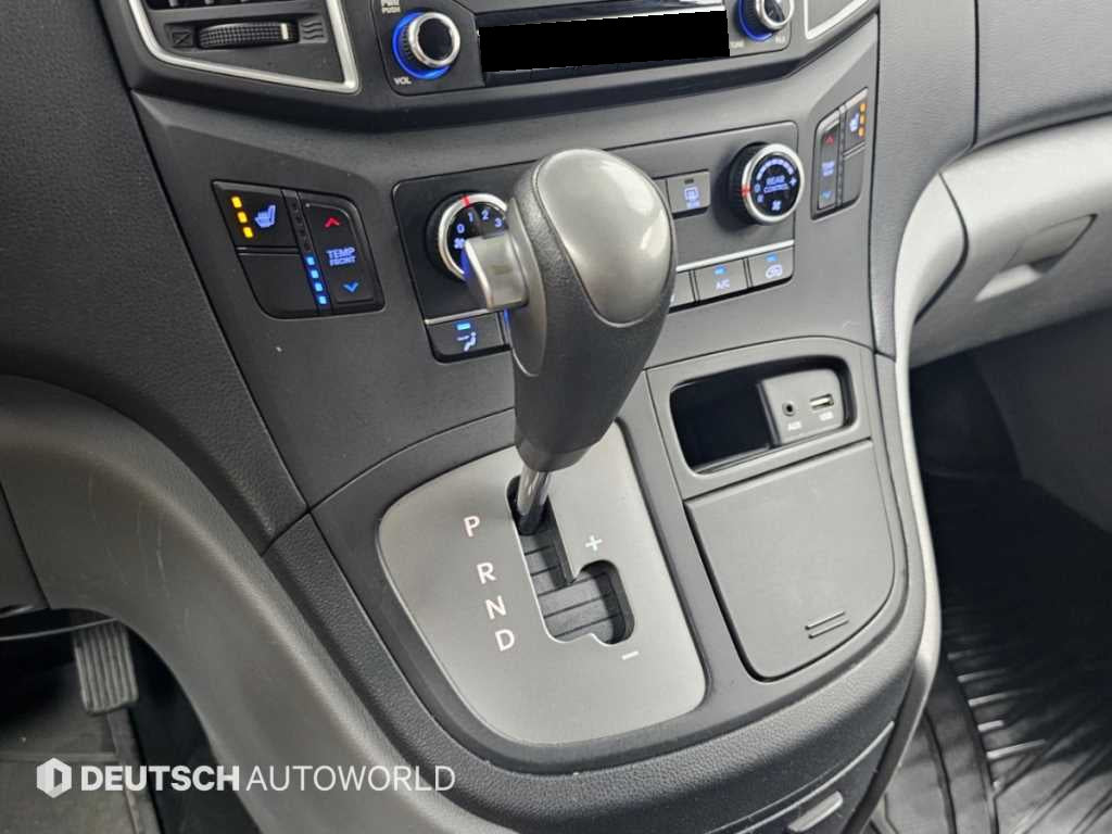 Hyundai Starex — photo 09