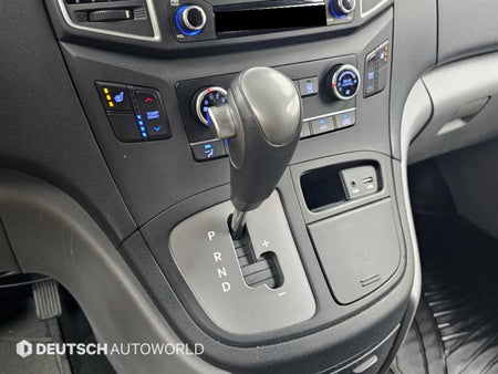Hyundai Starex — photo 09