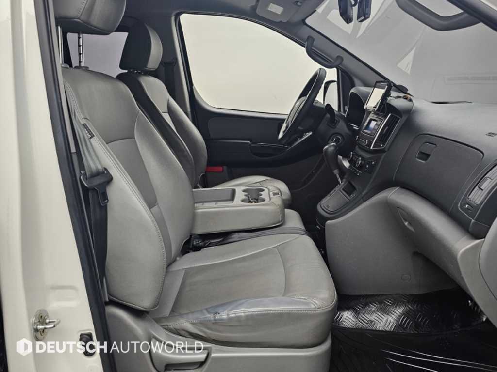 Hyundai Starex — photo 10