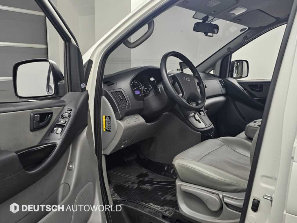 Hyundai Starex — photo 11