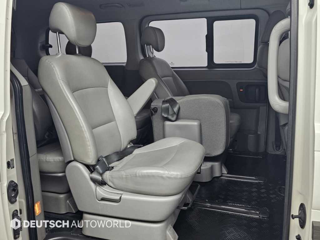 Hyundai Starex — photo 12