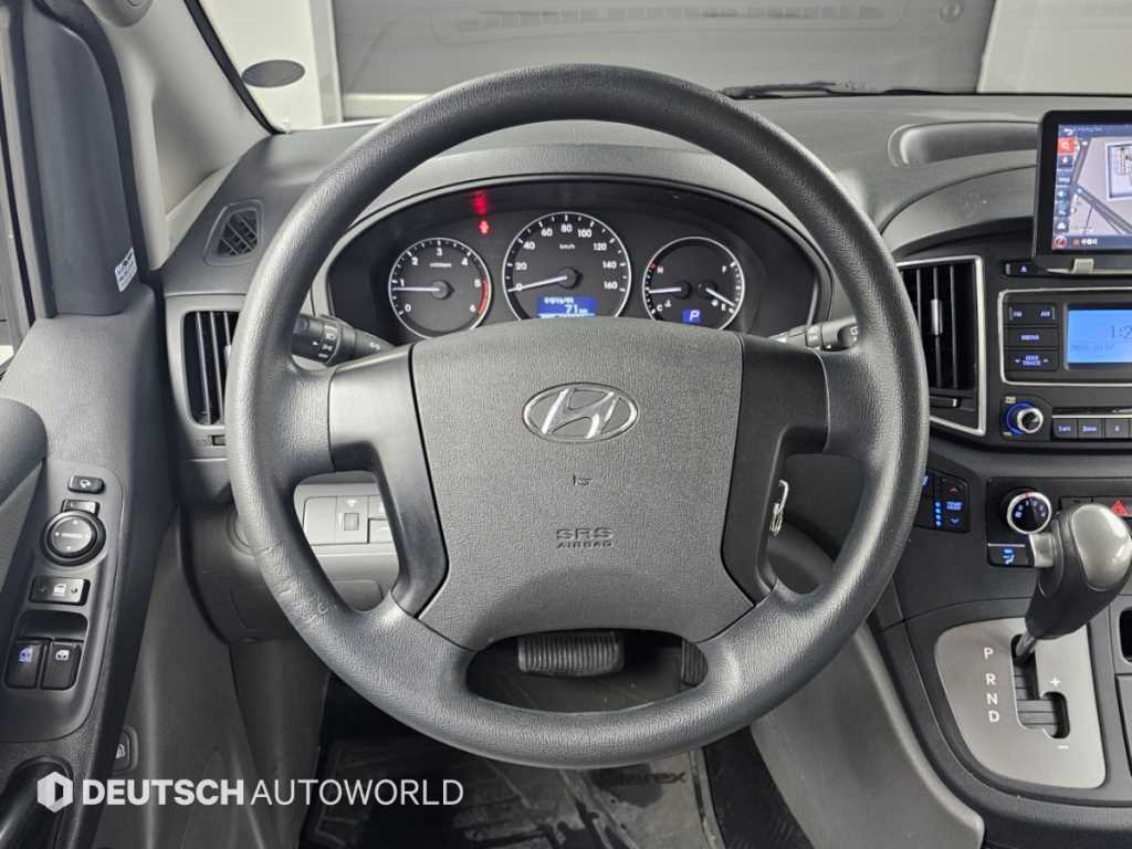 Hyundai Starex — photo 13