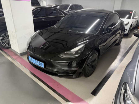 Tesla Model 3 — photo 01