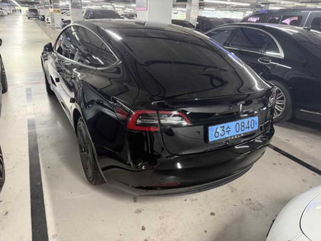 Tesla Model 3 — photo 04