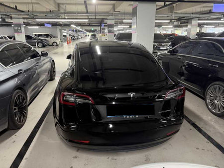 Tesla Model 3 — photo 05